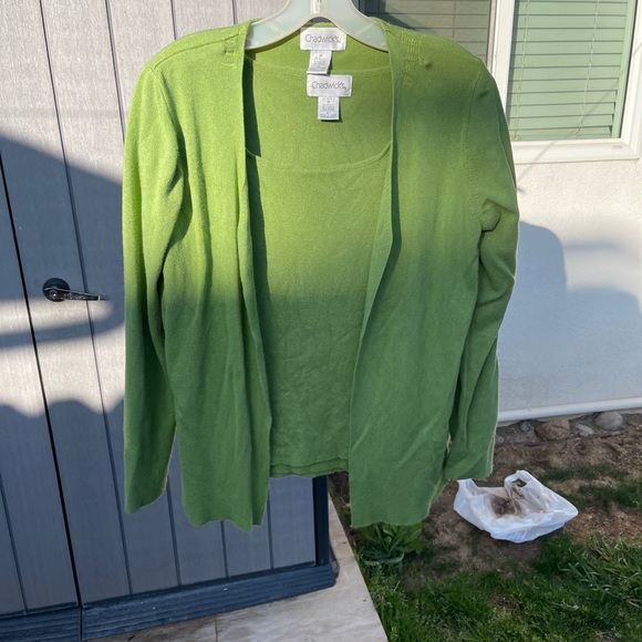 Beautiful green sweater set - Picture 4 of 4